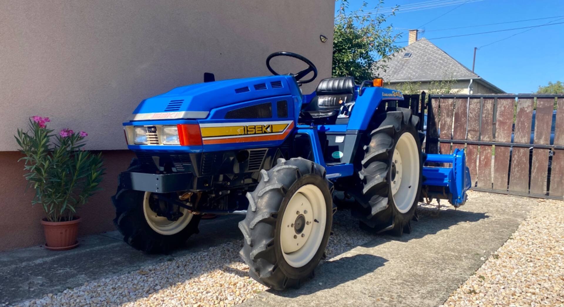Traktor Iseki TU-245