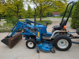 Traktor Ford 1220 HST